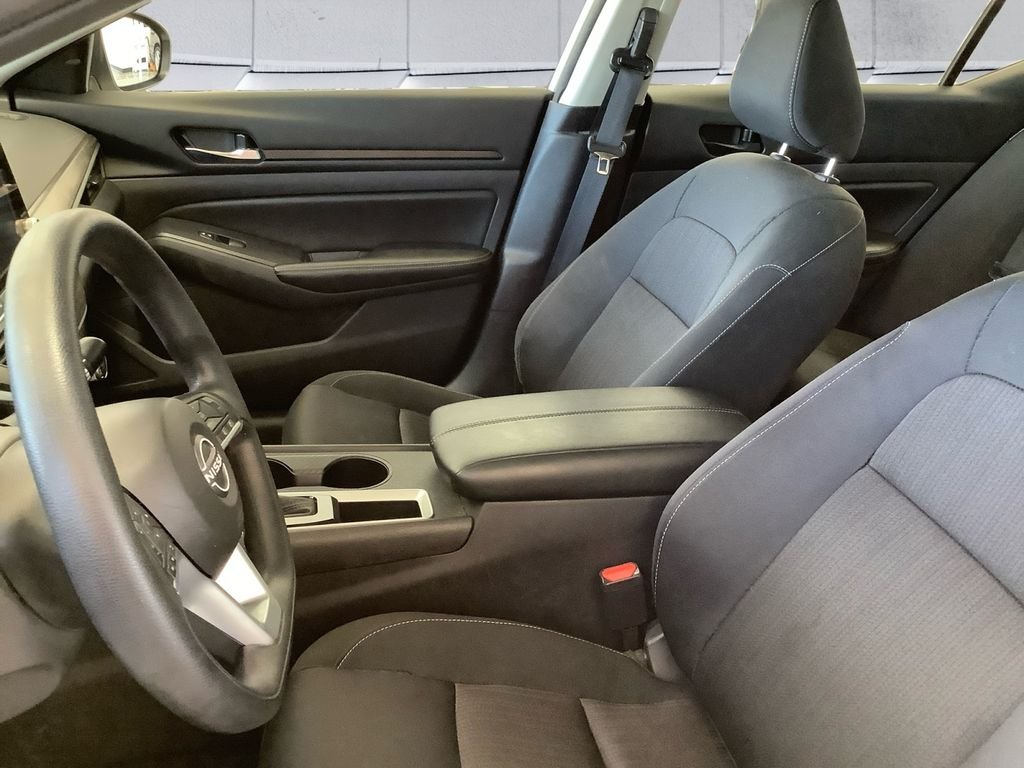 Used 2025 White Nissan 2.5 SV image 7