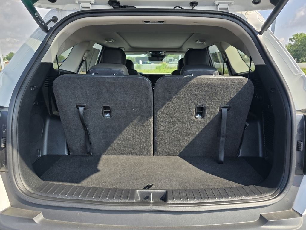 Used 2023 White Kia X-Line SX Prestige image 20