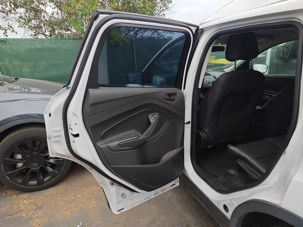 Used 2015 White Ford S image 15