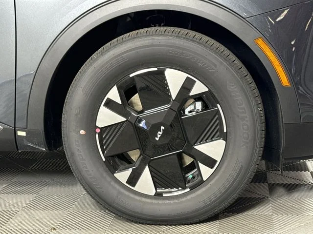 New 2027 Gravity Gray Kia LX image 10
