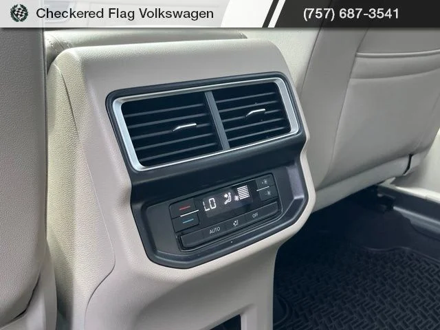 Used 2026 Opal White Pearl Volkswagen 2.0T SE image 29