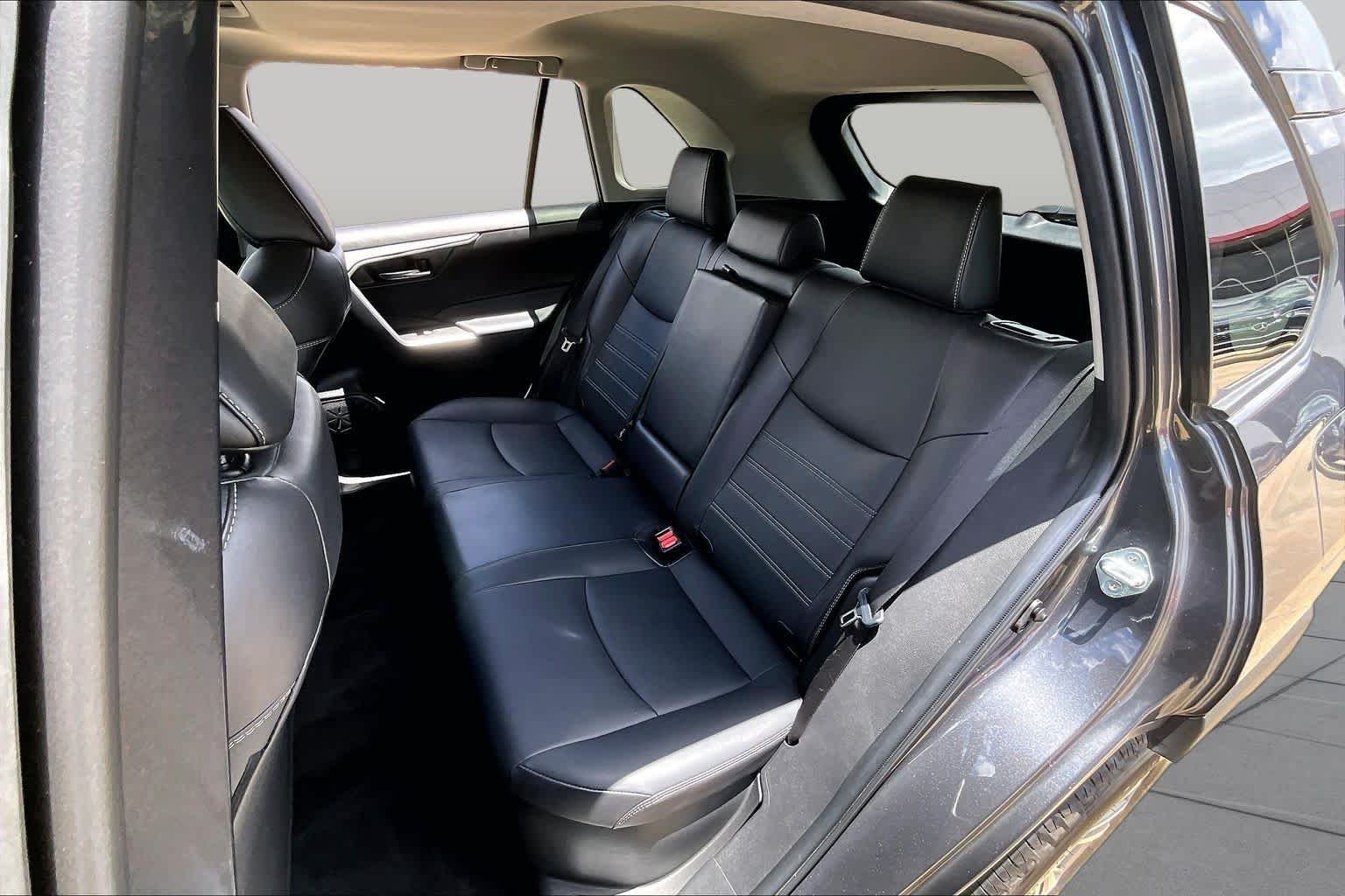 Used 2024 Magnetic Gray Metallic Toyota Hybrid XLE Premium image 20