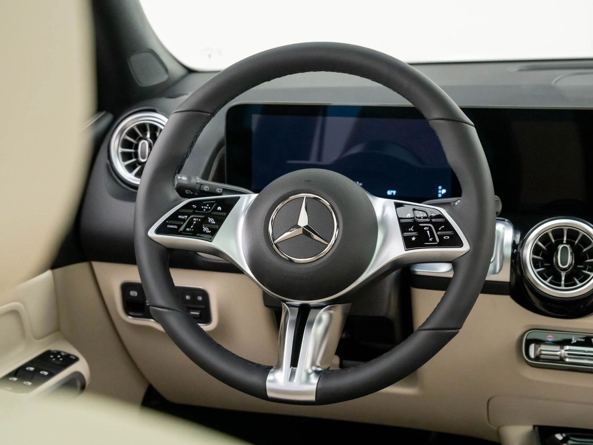 New 2026 White Mercedes-Benz GLB 250 image 11