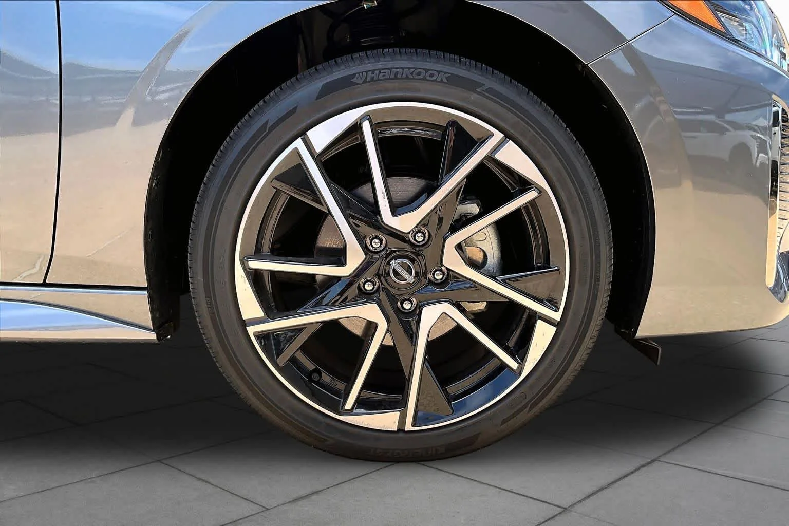 Certified Used 2025 Gun Metallic Nissan SR image 10