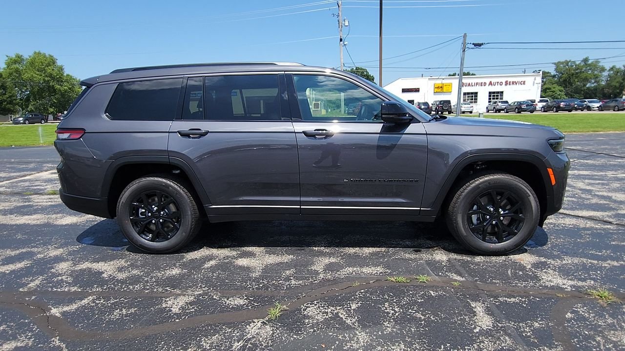 New 2026 Baltic Gray Metallic Clear-Coat Exterior Paint Jeep Altitude image 9