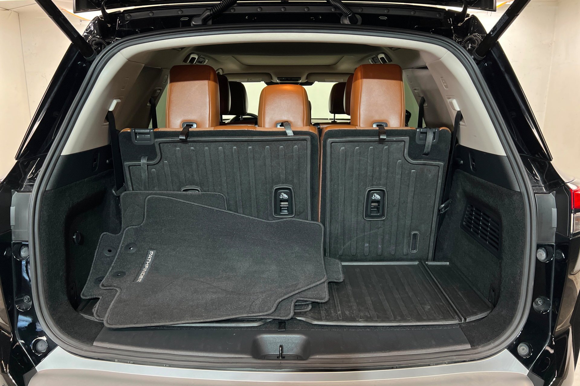 2025 Nissan Pathfinder Platinum - Photo 24