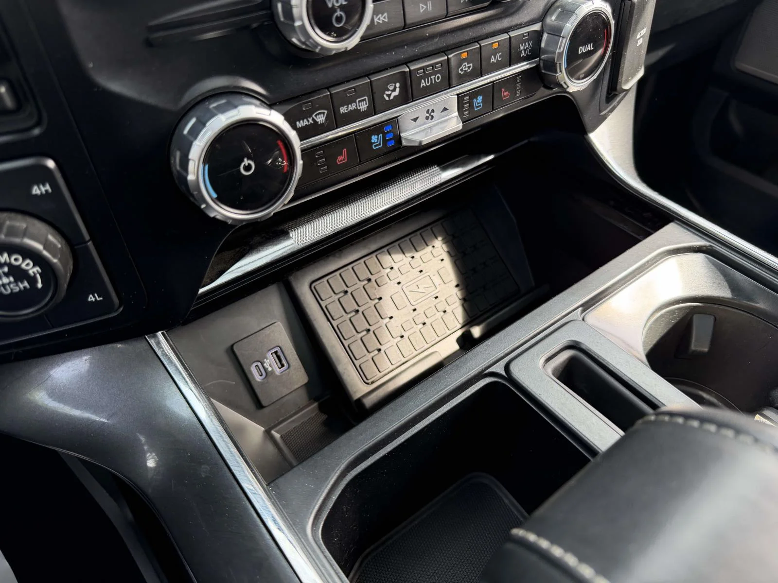 Used 2023 White Ford Lariat image 23