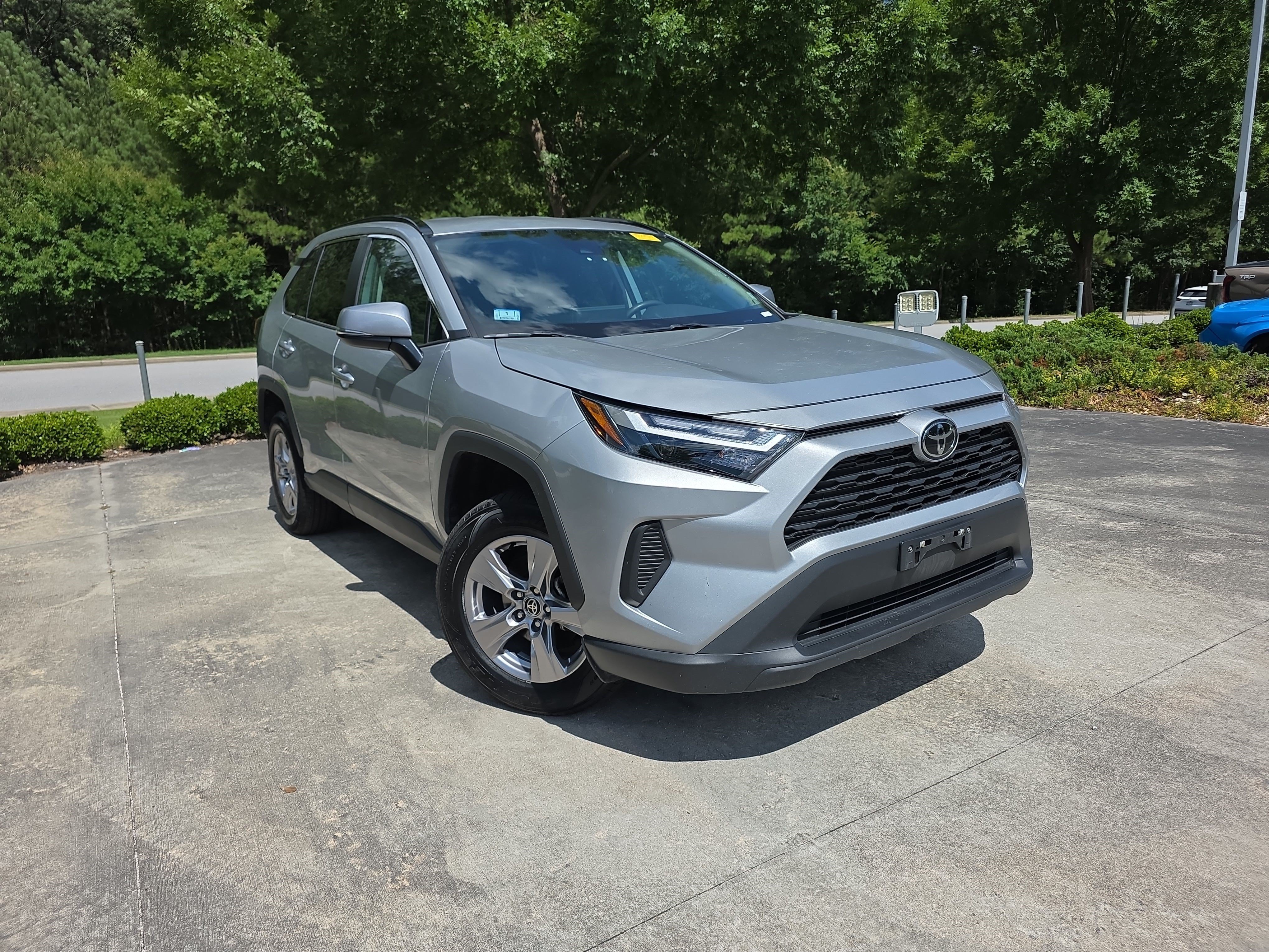 Used 2025 Silver Sky Metallic Toyota XLE image 1