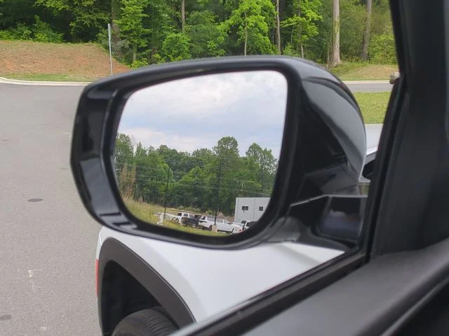 Used 2023 White/off-white Jeep Altitude X image 18