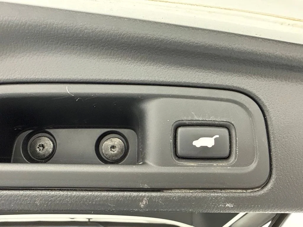 Used 2016 White Honda Touring image 12