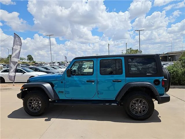 Used 2024 Blue Jeep Sport S 4x4 image 2