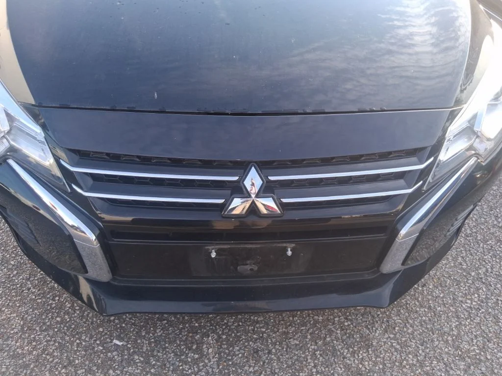 Used 2022 Black Mitsubishi SE image 17