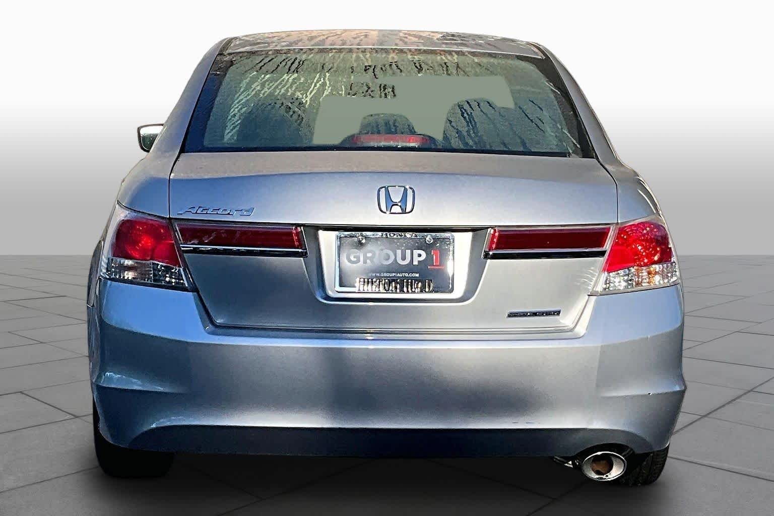 Used 2012 Alabaster Silver Metallic Honda SE image 4