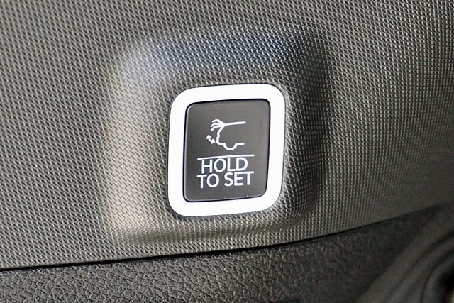 New 2026 Bright White Clear-Coat Exterior Paint Jeep Limited image 17