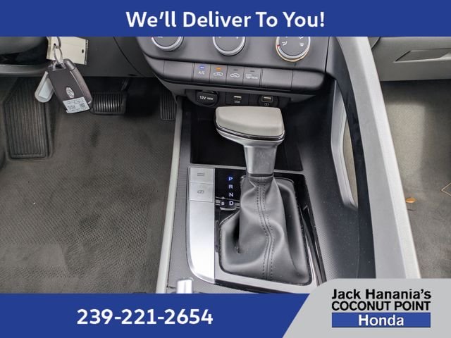 Used 2022 Silver Hyundai SE image 18