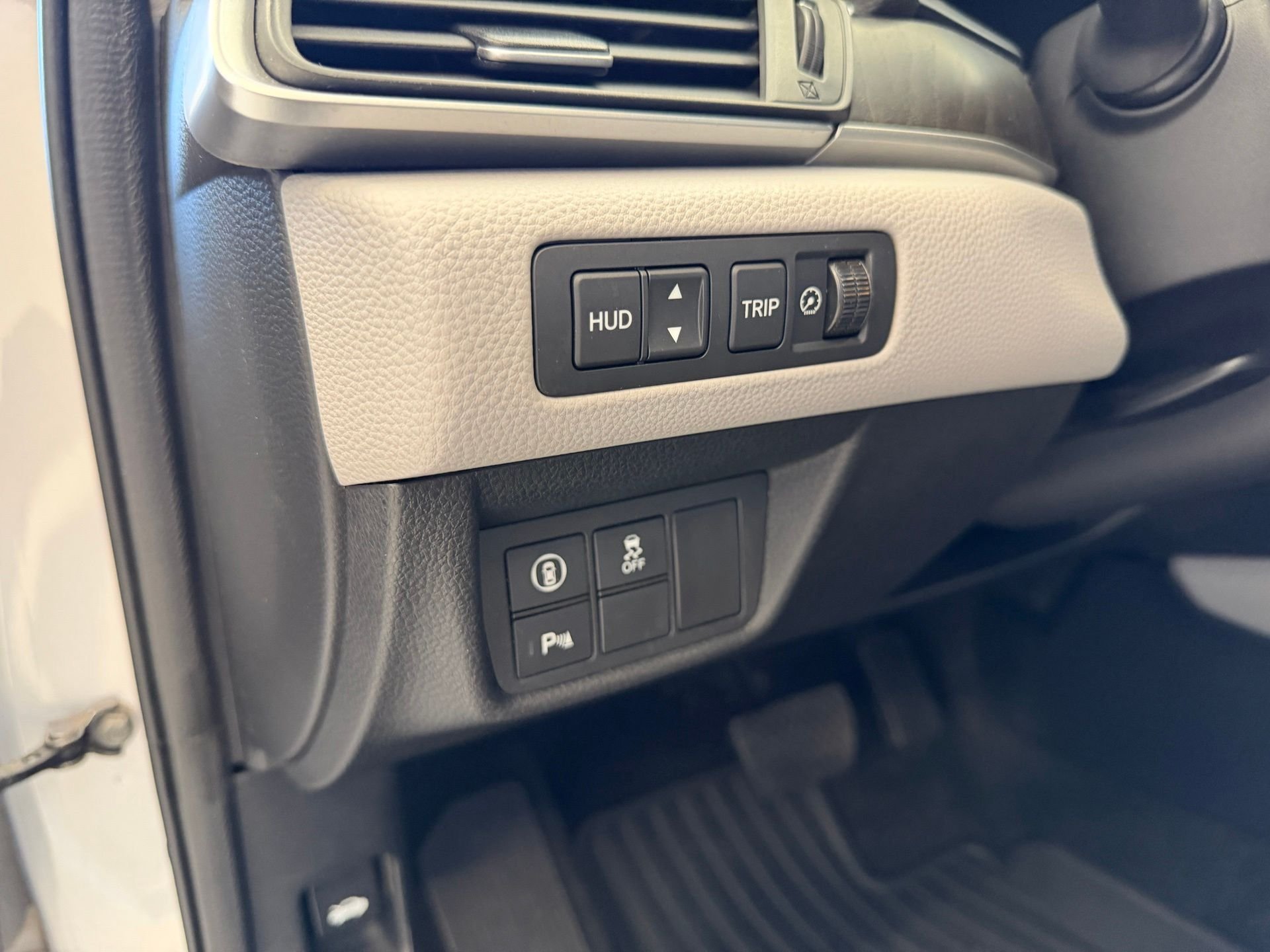 Used 2018 Silver Honda Touring image 26