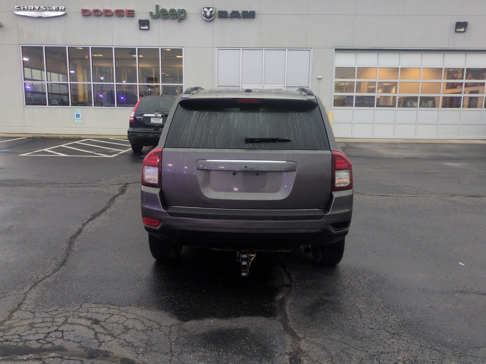 Used 2017 Granite Crystal Metallic Clearcoat Jeep Latitude image 6