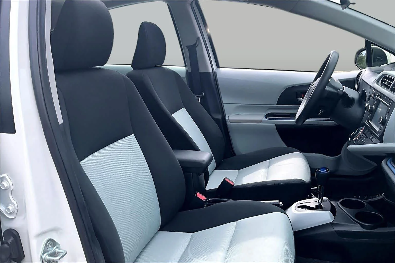Used 2012 Moonglow Toyota Three image 9