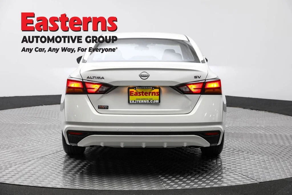 Used 2024 White Nissan 2.5 SV image 6
