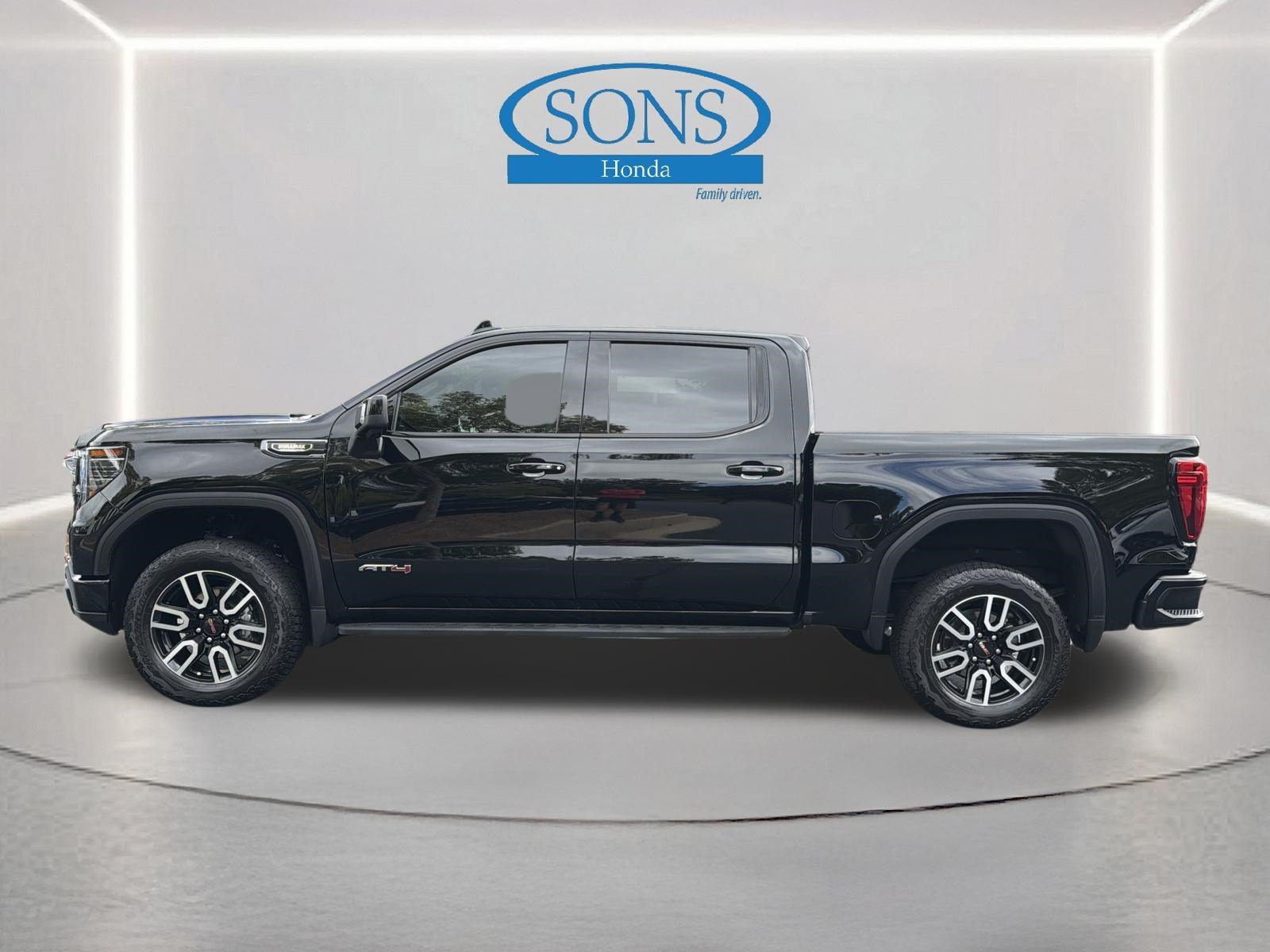 Used 2025 Onyx Black GMC AT4 image 22