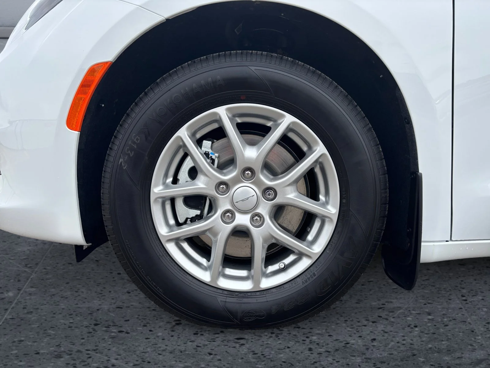 New 2027 Bright White Chrysler SXT image 9