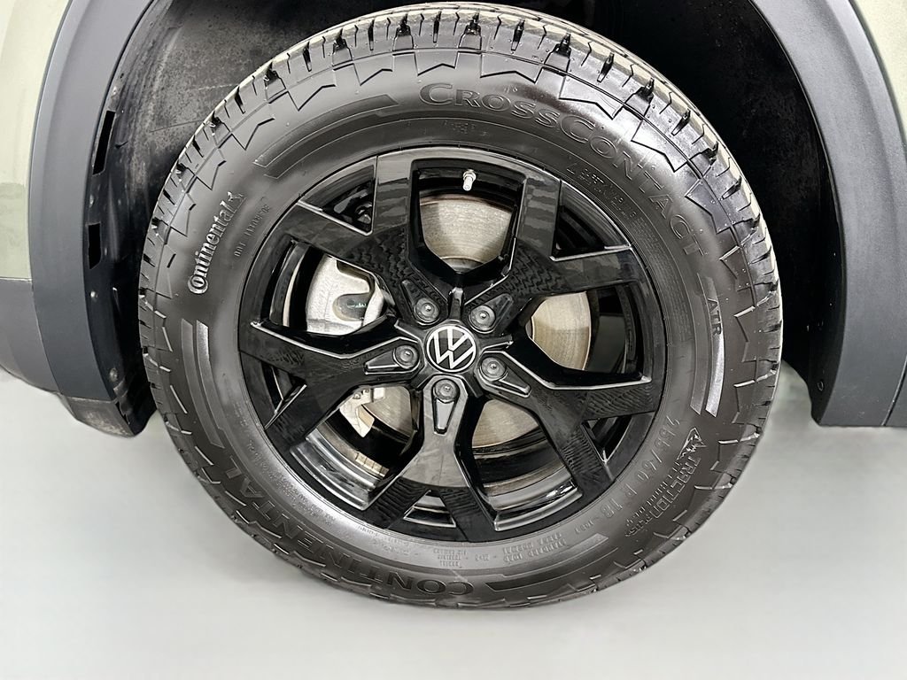 Used 2025  Volkswagen 2.0T Peak Edition image 33