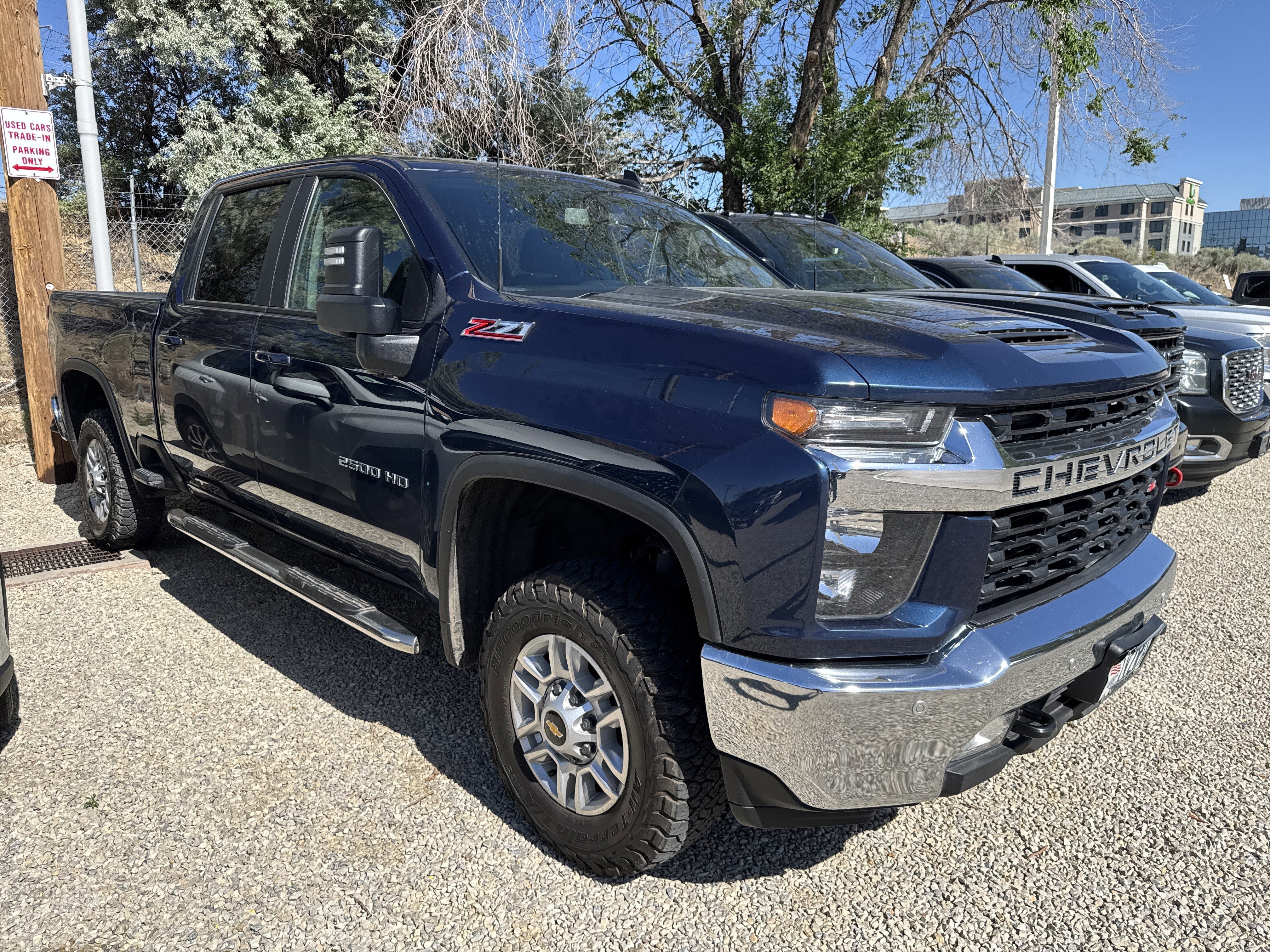 Used 2022 Northsky Blue Metallic Chevrolet LT image 3