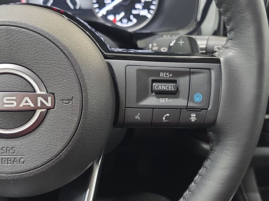 Used 2023 Pearl White Tricoat Nissan SL image 17