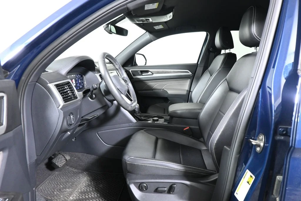 Used 2022 Blue Volkswagen 3.6L V6 SE w/Technology image 3