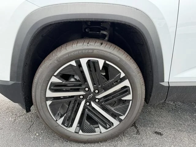 New 2026 Polar White Tricoat Chevrolet RS image 9