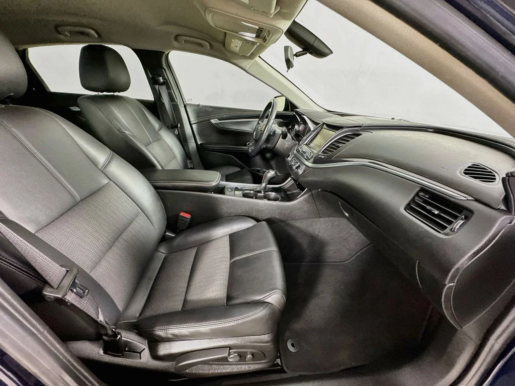 Used 2018 Blue Velvet Metallic Chevrolet LT image 33