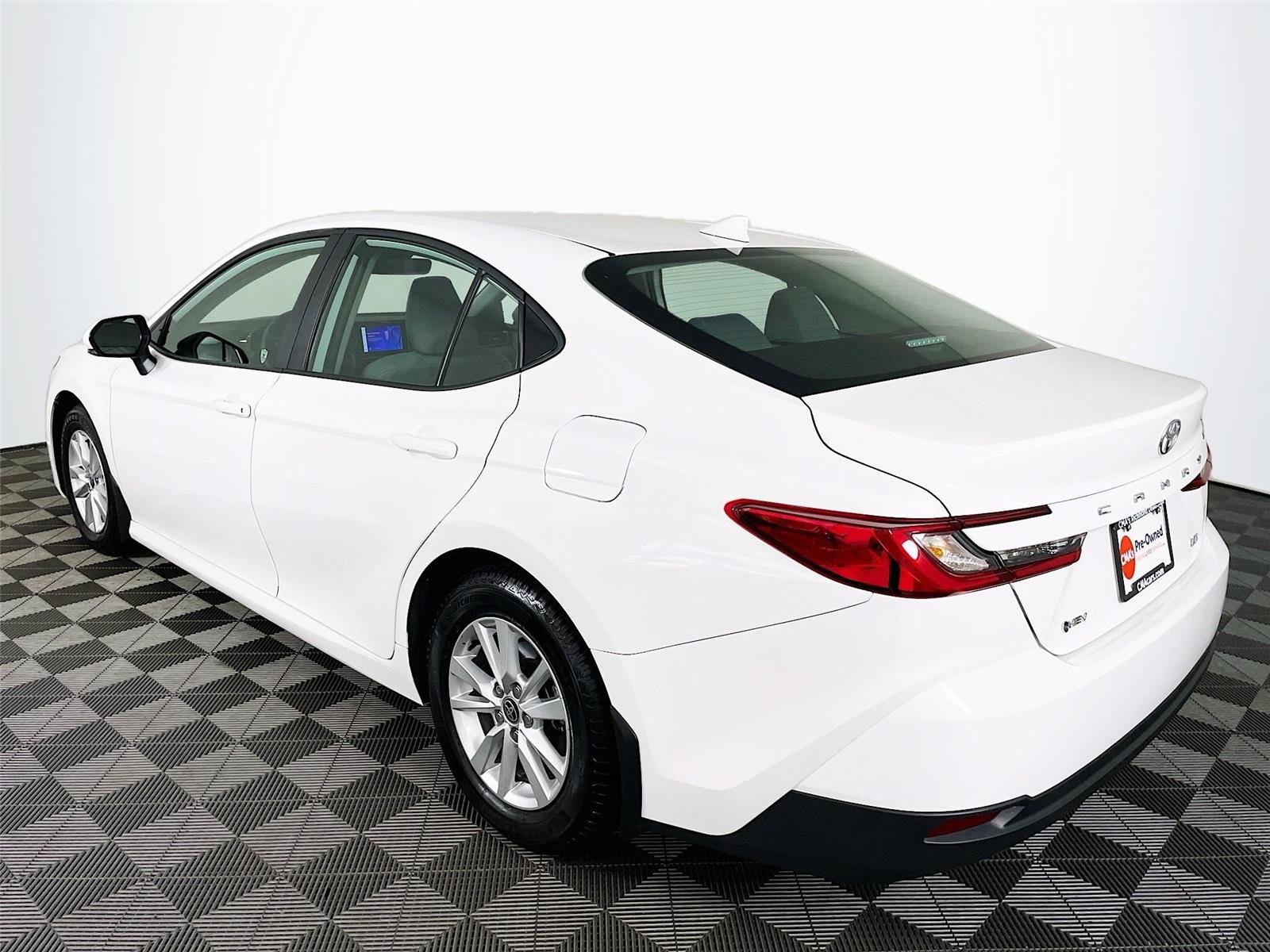 Used 2025 Ice Cap Toyota LE image 6