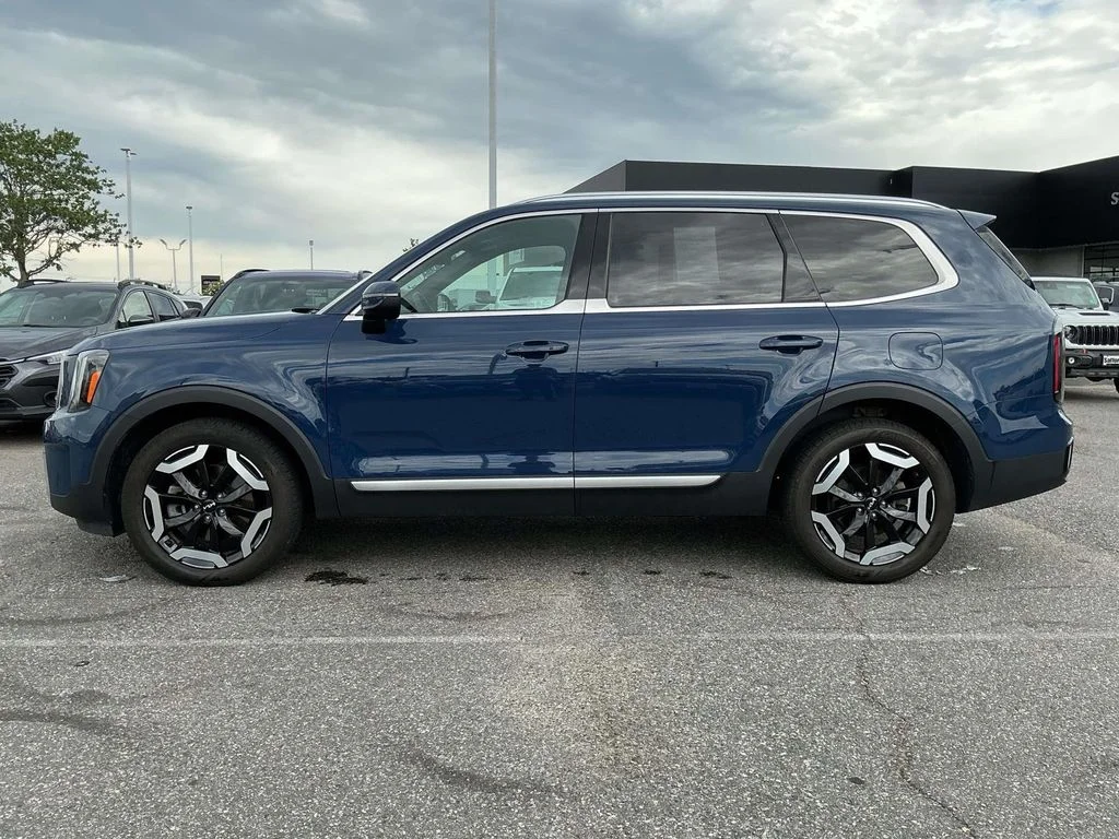 Used 2023 Black Kia EX image 15