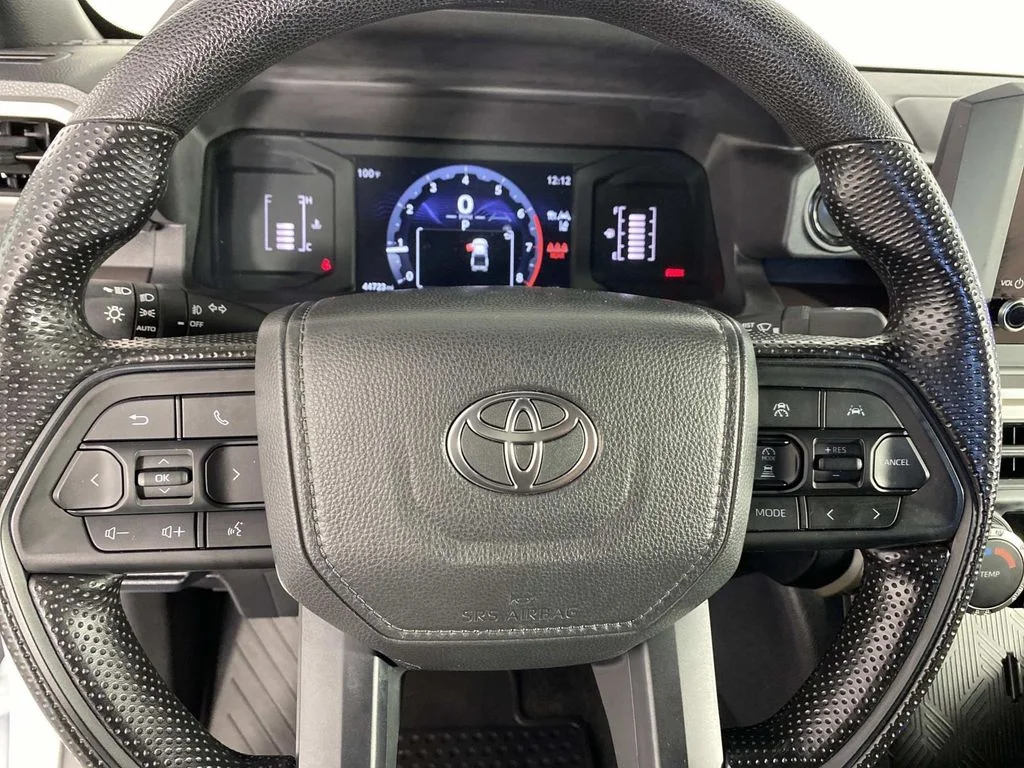 Used 2025 White Toyota SR5 image 14