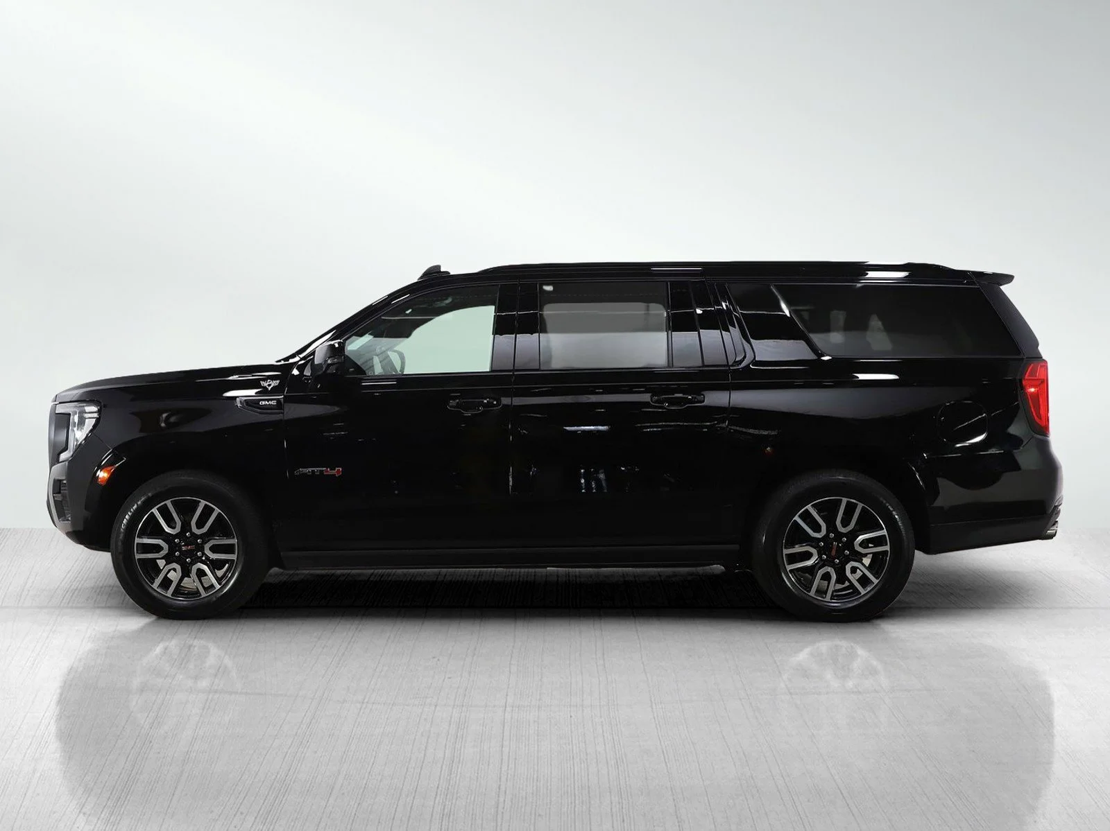 Used 2023 GMC Yukon XL AT4 with VIN 1GKS2HKL0PR371906 for sale in Burnsville, Minnesota