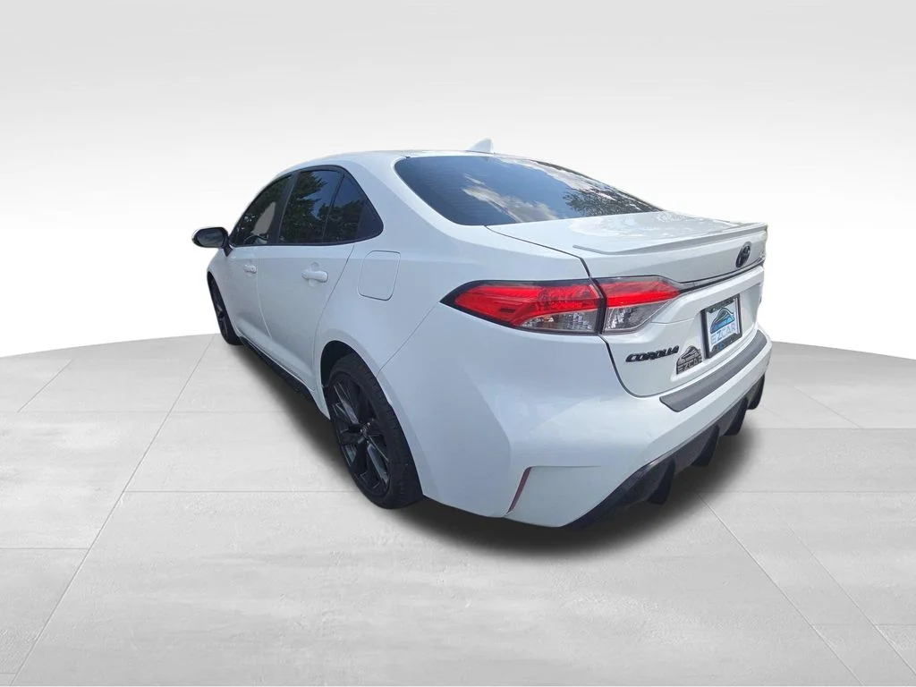 Used 2024 Ice Toyota SE image 13