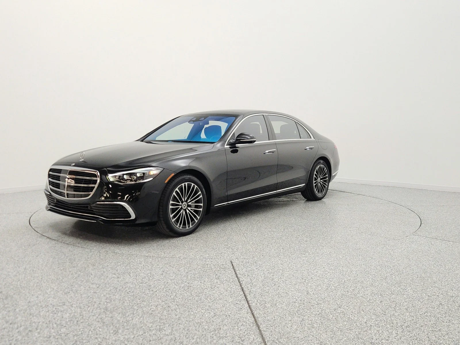 Used 2023 Obsidian Black Mercedes-Benz S 580e 4MATIC® Sedan image 1