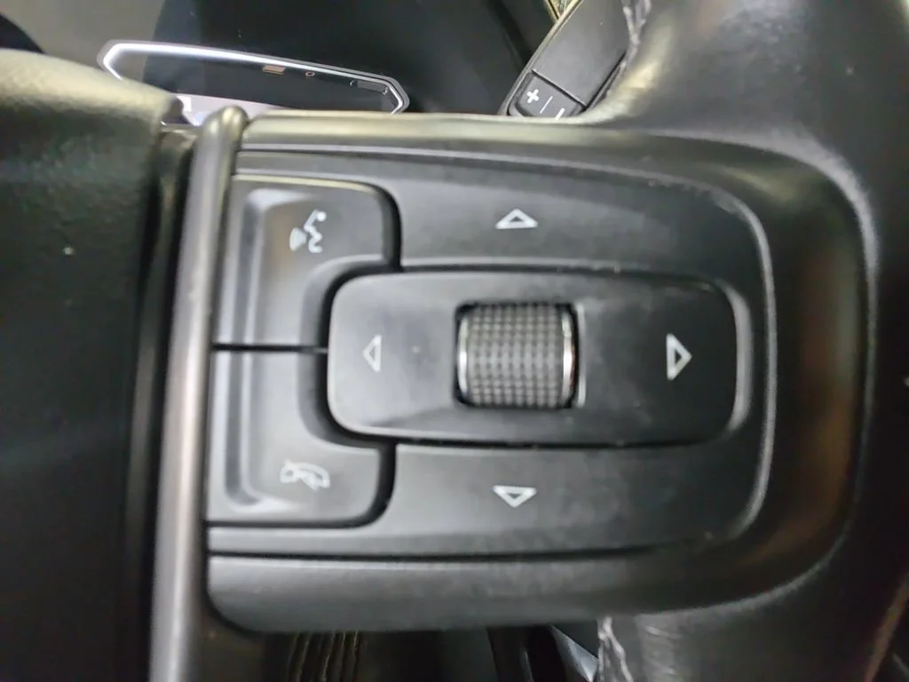 Used 2020 WHITE FROST TRICOAT GMC Denali image 19