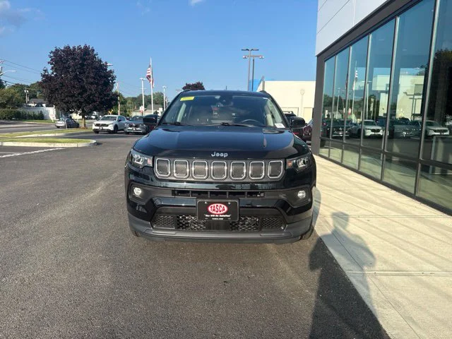 Used 2022 Black Jeep Latitude image 8