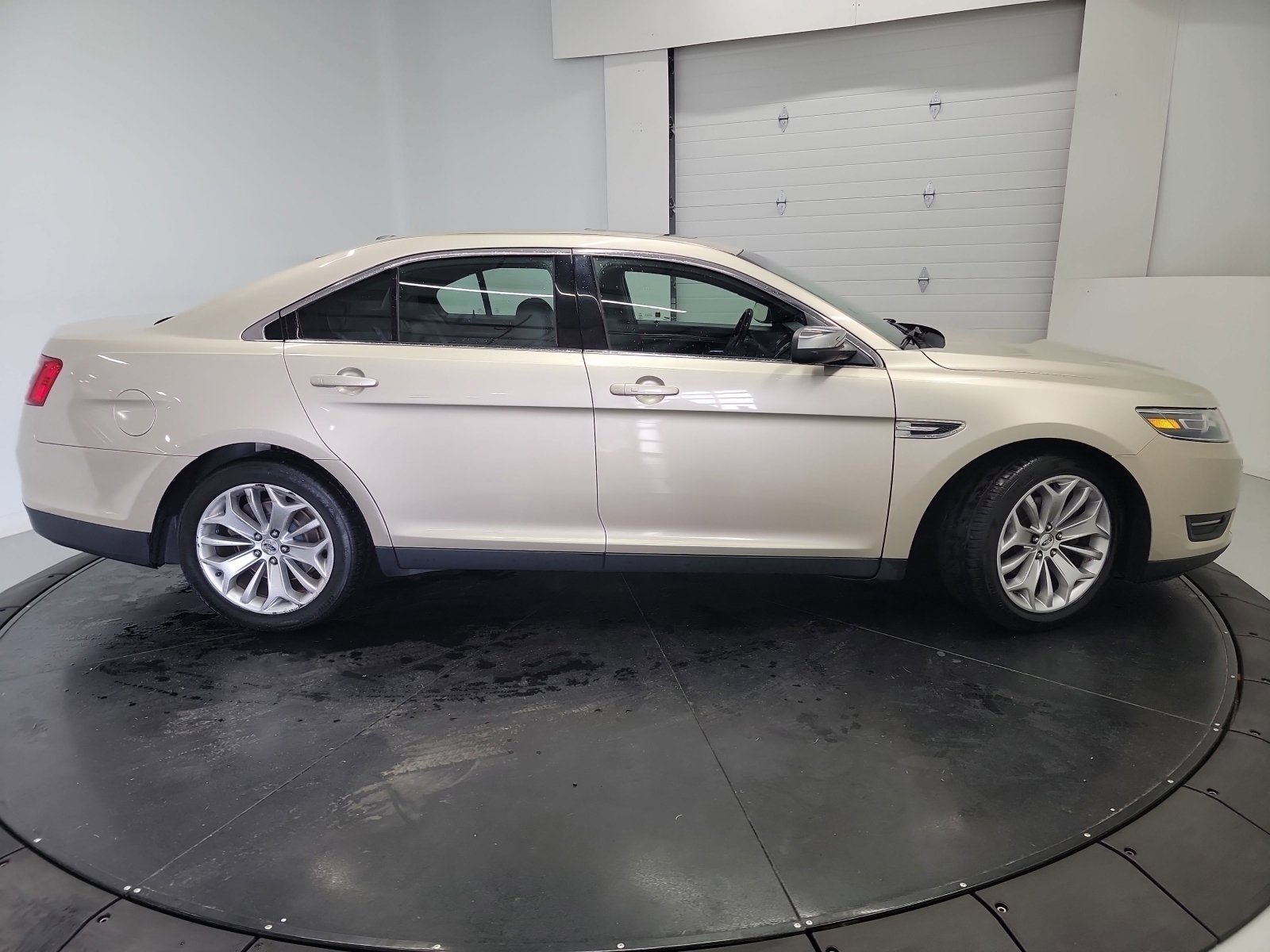 Used 2017 White Gold Metallic Ford Limited image 11