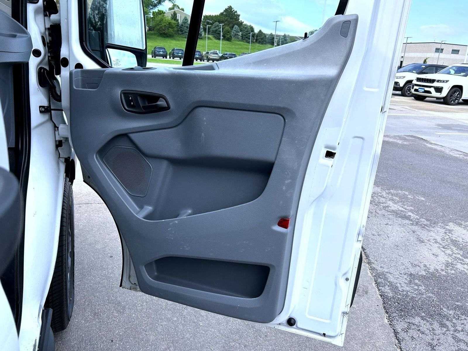 Used 2018 White Ford XL image 16