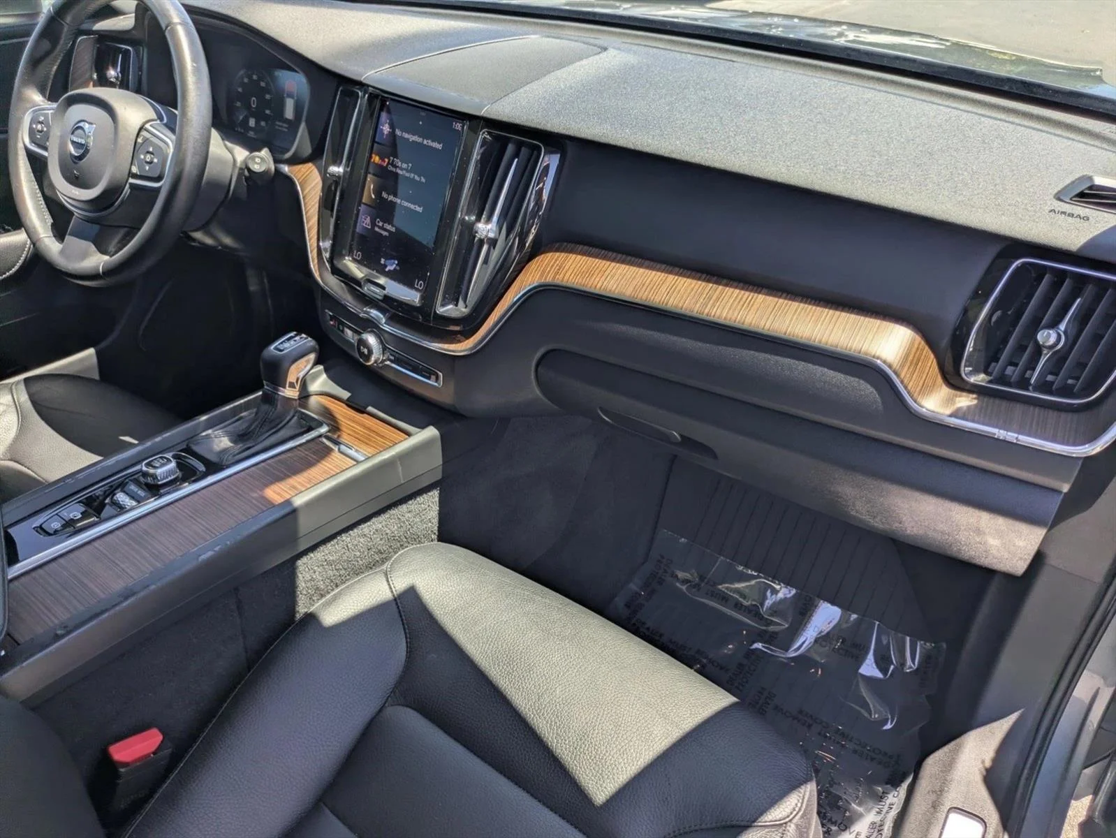 Used 2021 Osmium Grey Metallic Volvo Momentum image 20