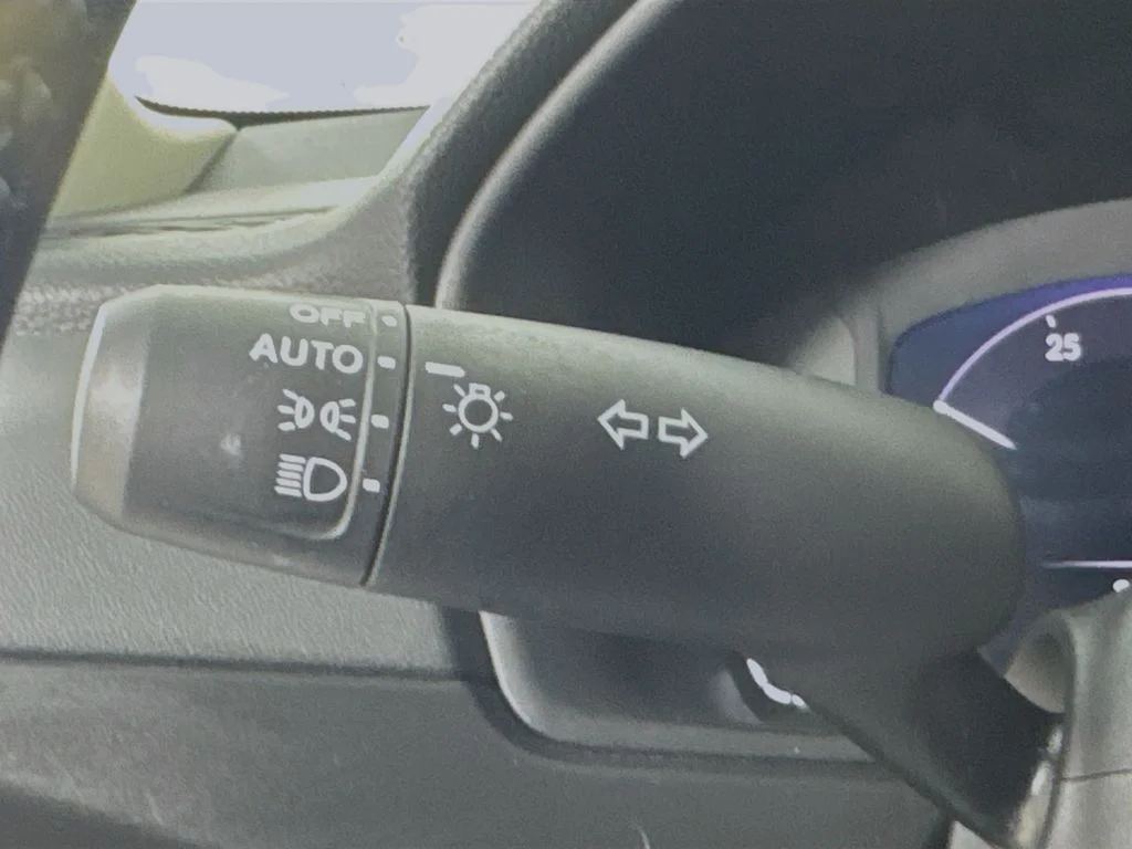 Certified Used 2025 Platinum Honda EX-L image 12