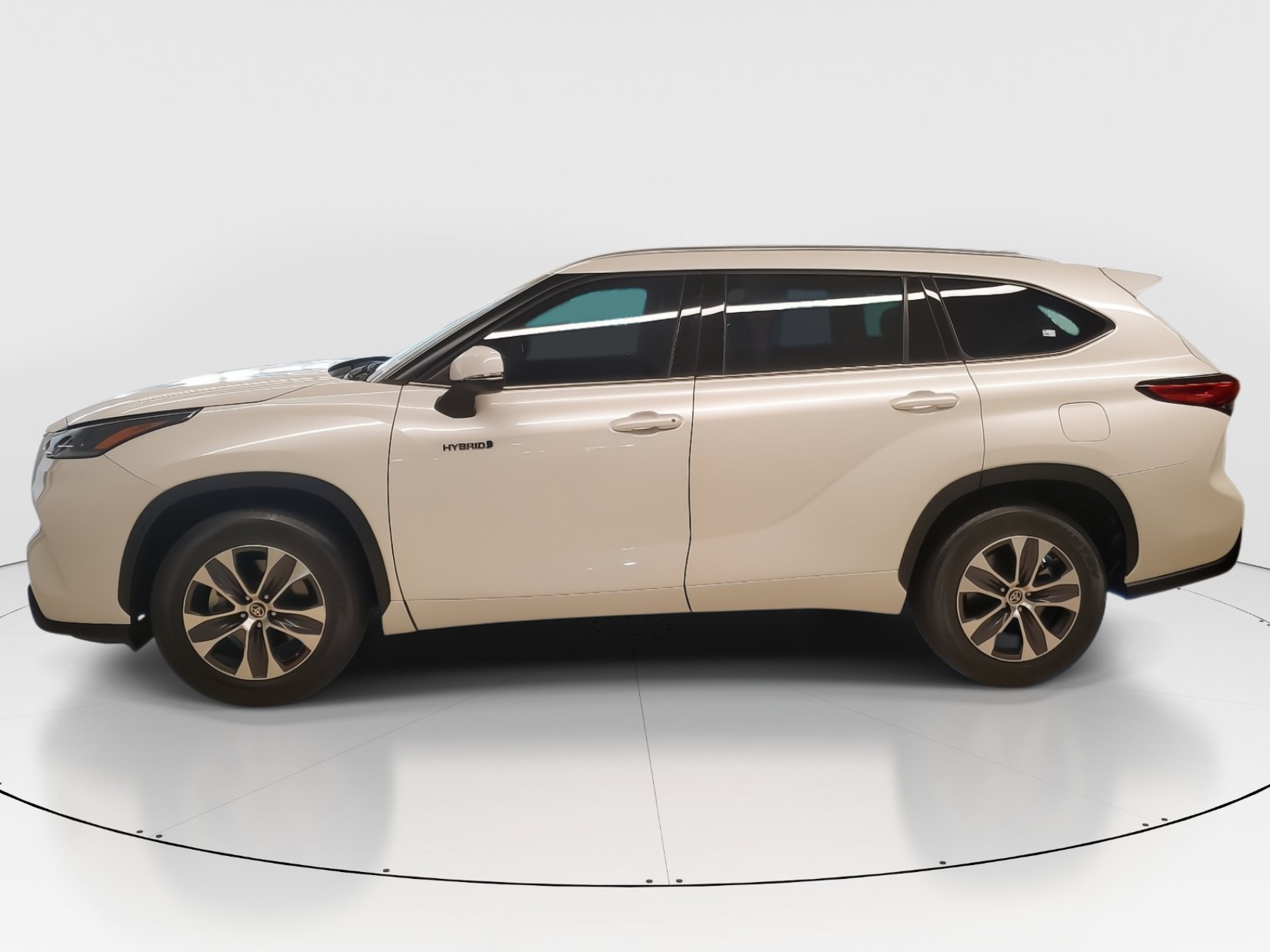 Used 2021 Blizzard Pearl Toyota Hybrid XLE image 4