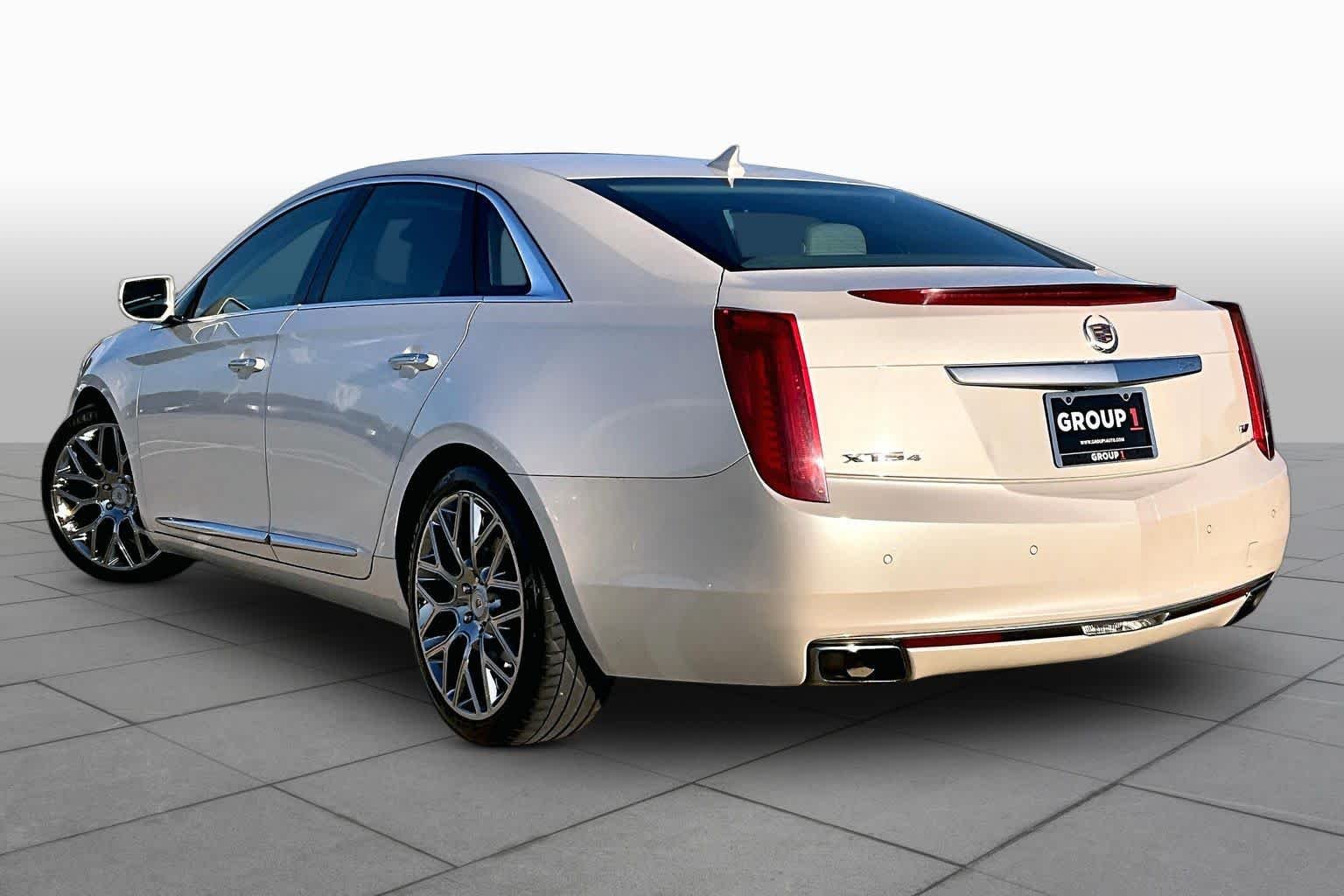 Used 2014 White Diamond Tricoat Cadillac Platinum image 12