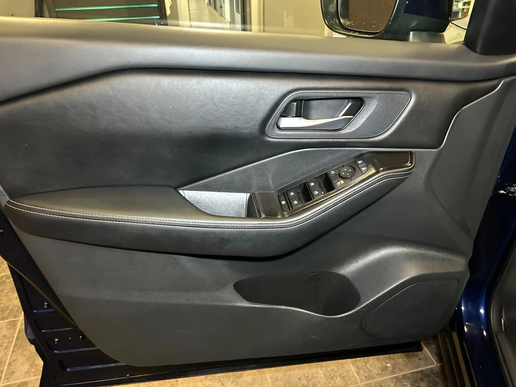Used 2025 Deep Ocean Blue Pearl Nissan SV image 22