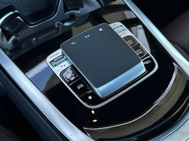 New 2026 MANUFAKTUR Deep Green Non-Metallic Mercedes-Benz G 580 image 21
