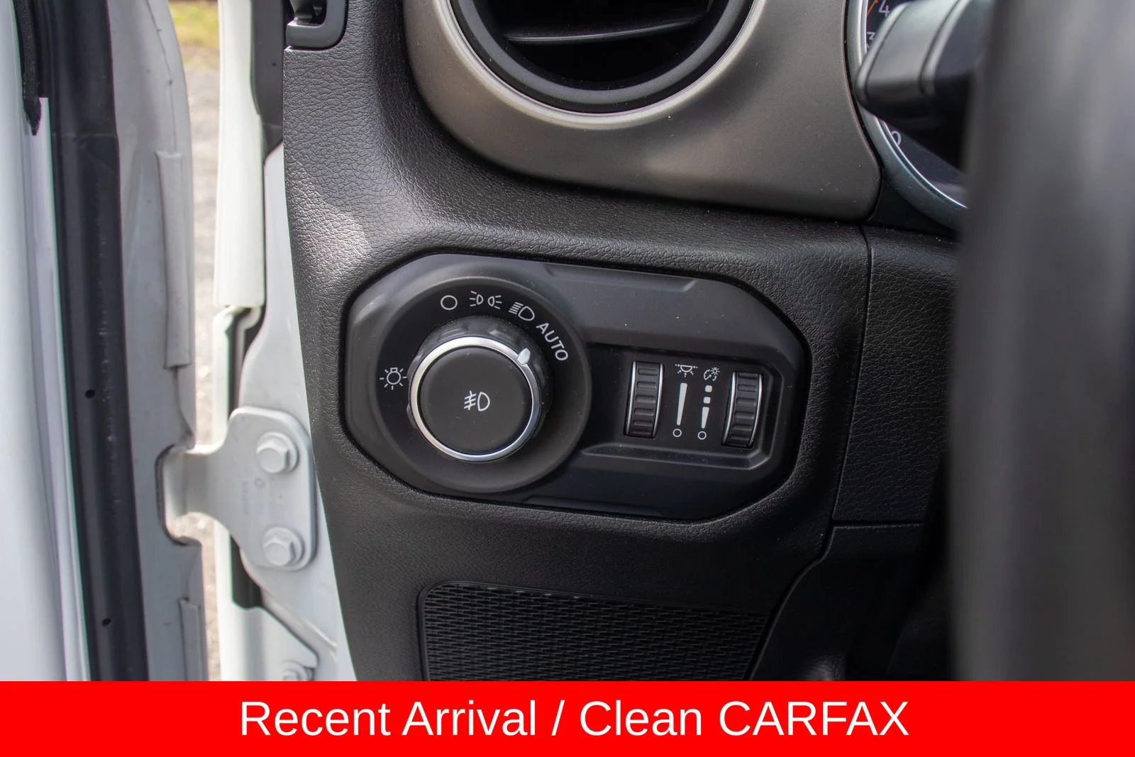 Used 2019 White Jeep Sport S image 20