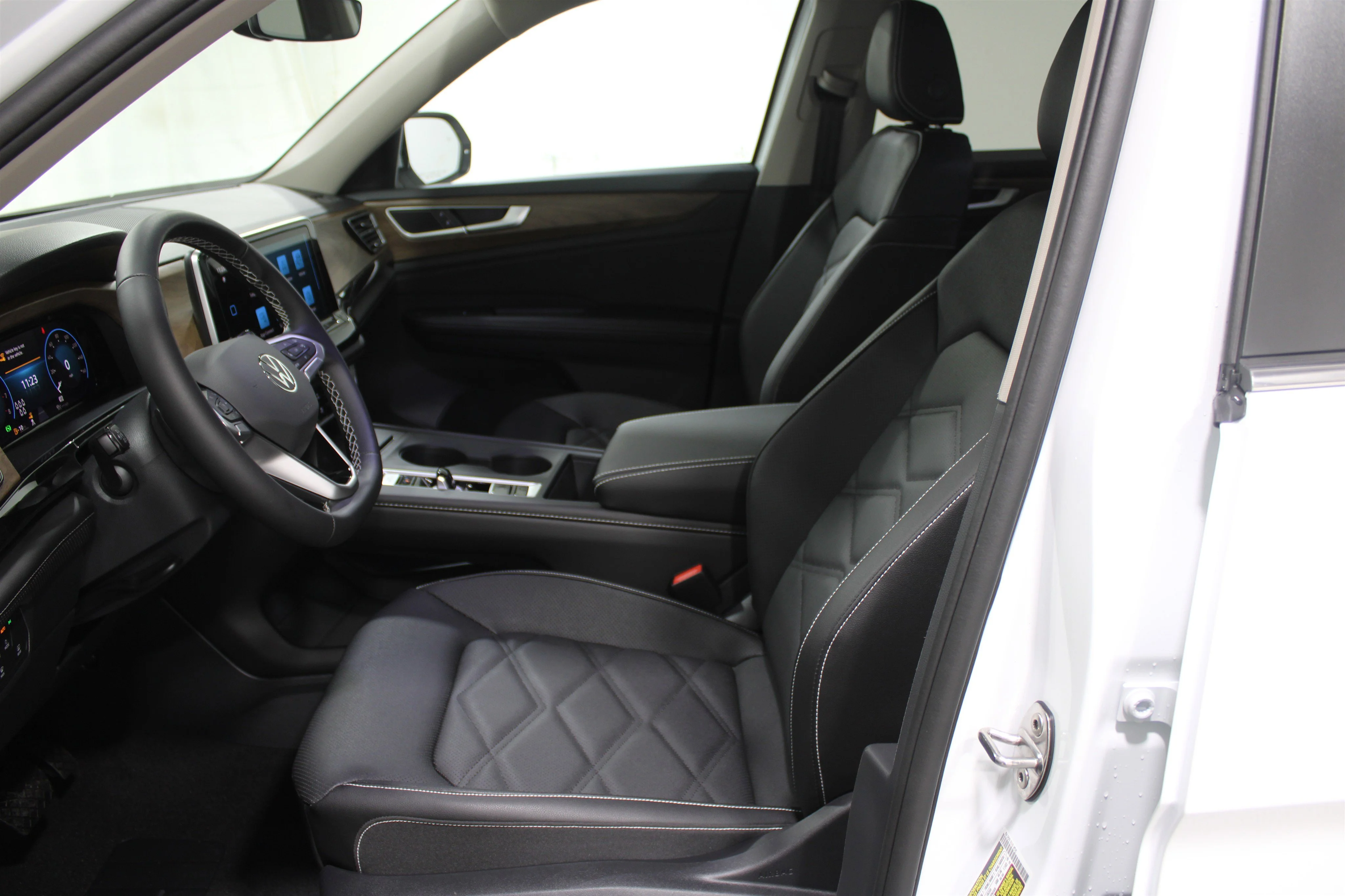 New 2026 Opal White Pearl Volkswagen 2.0T SE image 3