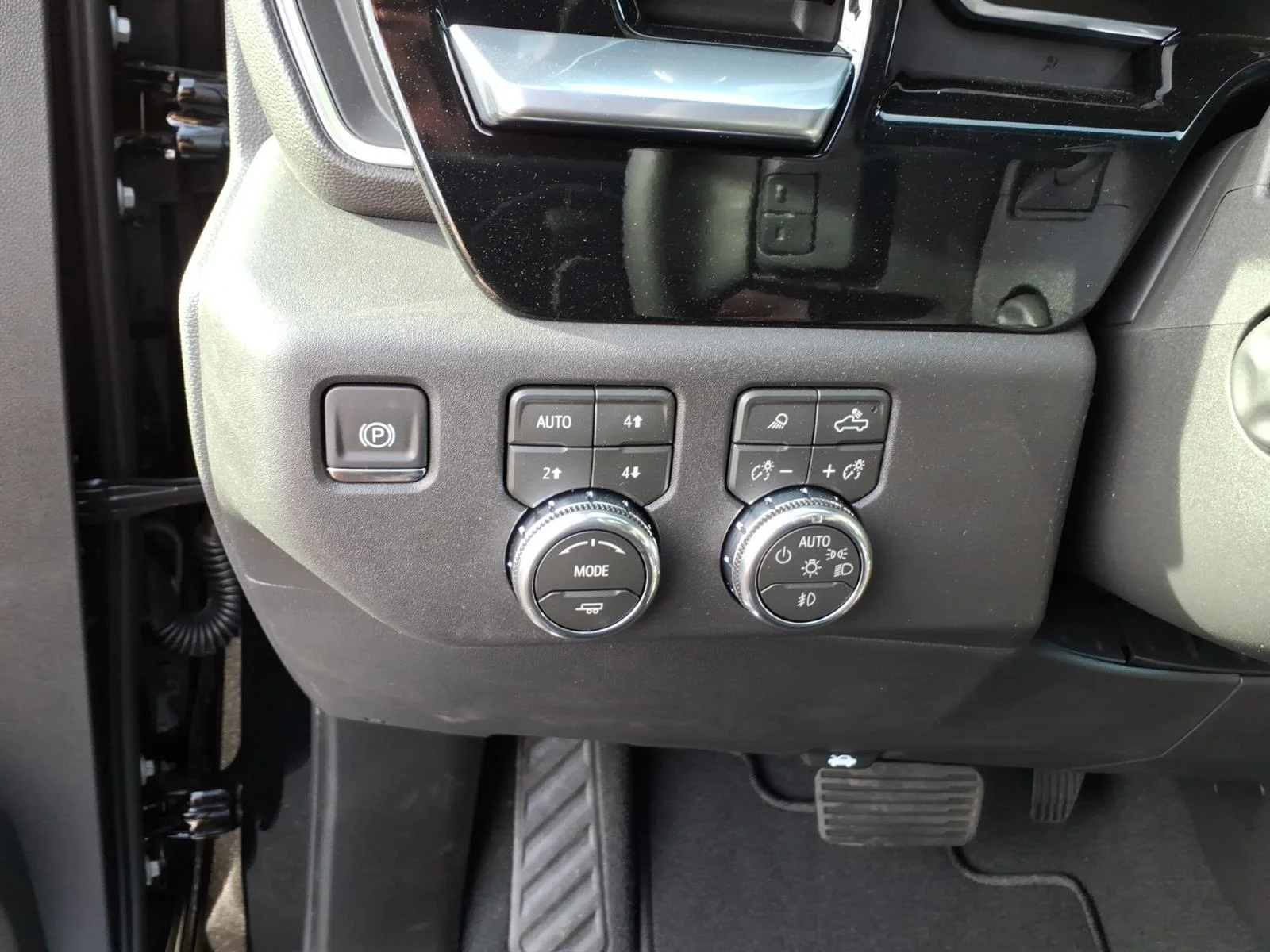 2026 GMC Sierra 1500 SLT - Photo 9